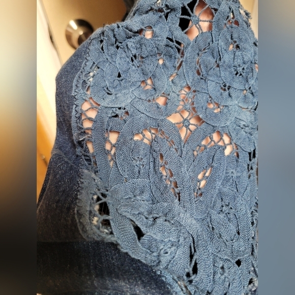 Women's Blue Jeans with Lace Detail - Picture 4 of 4